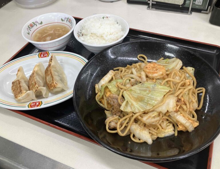 餃子の王将「極王焼きそばセット」全体写真
