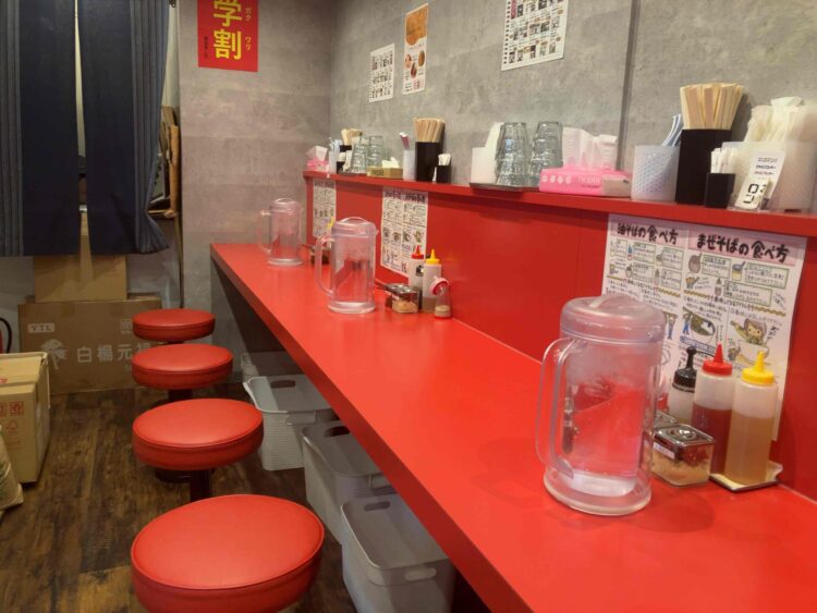 近鉄小阪駅「ロマン」内観写真