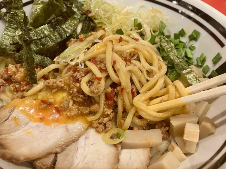 近鉄小阪駅「ロマン」全部のせまぜそばいただきます写真①