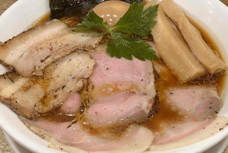 なにわ麺次郎「地鶏醤油らーめん」アップ写真