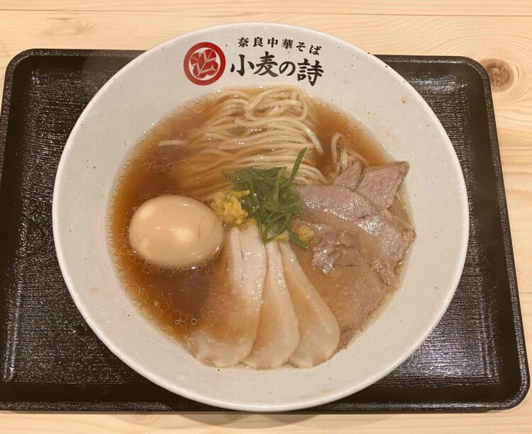 奈良県橿原市「小麦の詩」特製中華そばの全体写真