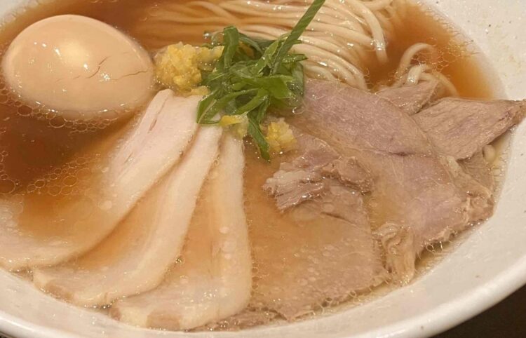 奈良県橿原市「小麦の詩」特製中華そばのトッピングアップ写真