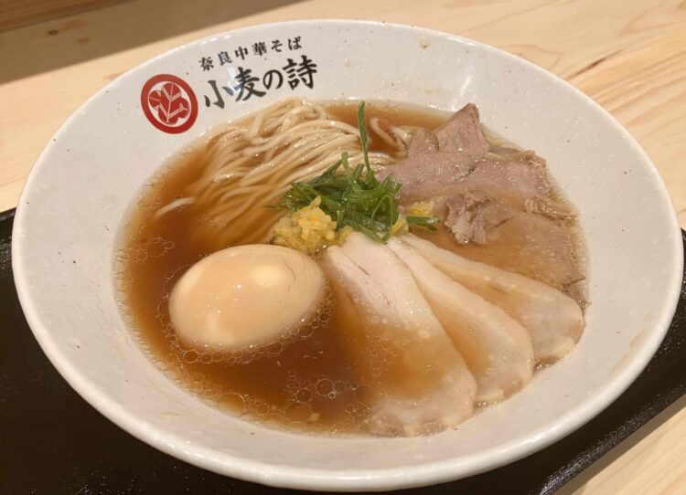 奈良県橿原市「小麦の詩」特製中華そばの全体写真②