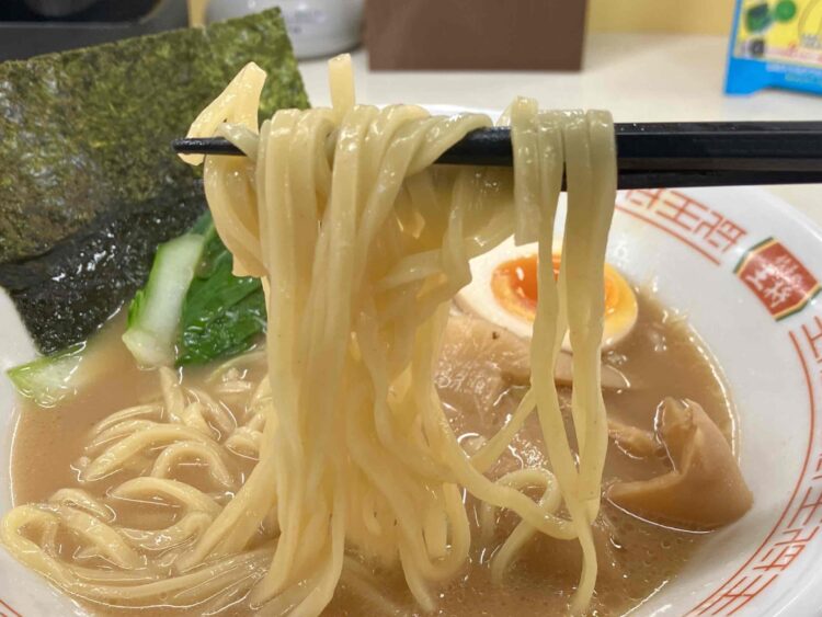 餃子の王将「新極王餃子の王将ラーメン」麺アップ写真