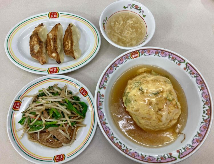 餃子の王将「天津飯・餃子・ニラレバセット」全体写真