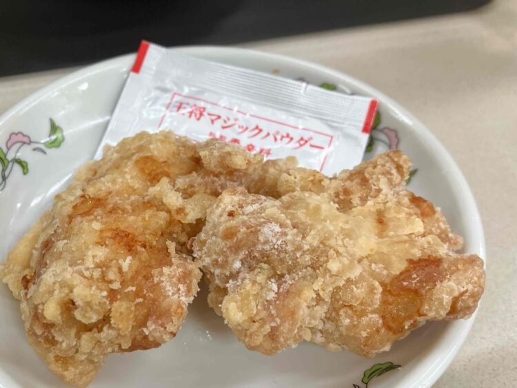 餃子の王将「から揚げ２コ」全体写真
