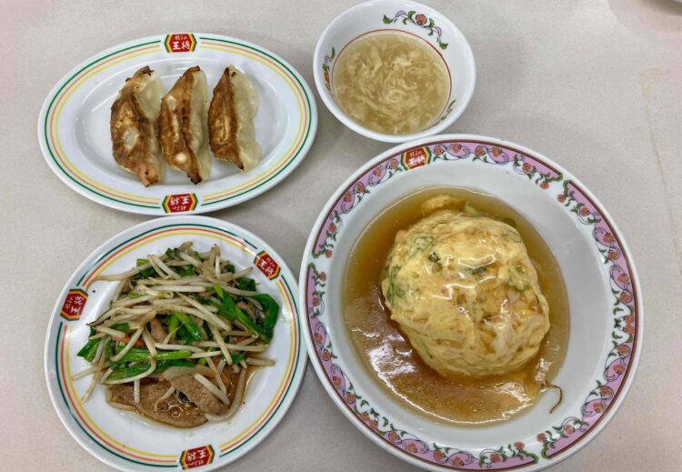 餃子の王将「天津飯･餃子･ニラレバセット」全体写真