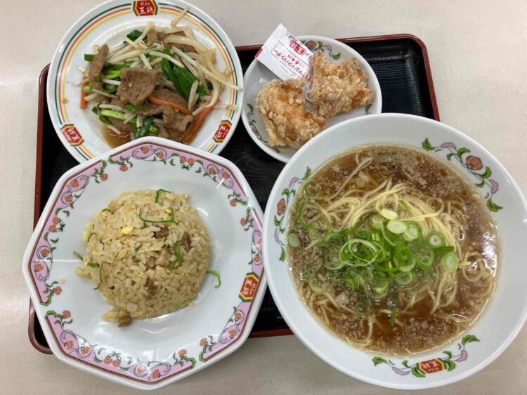 餃子の王将「餃子の王将ランチA+ニラレバセット」の全体写真