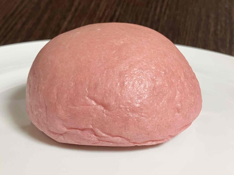 ローソン「クリームたっぷりふわもち冷やしクリームパン」全体写真②