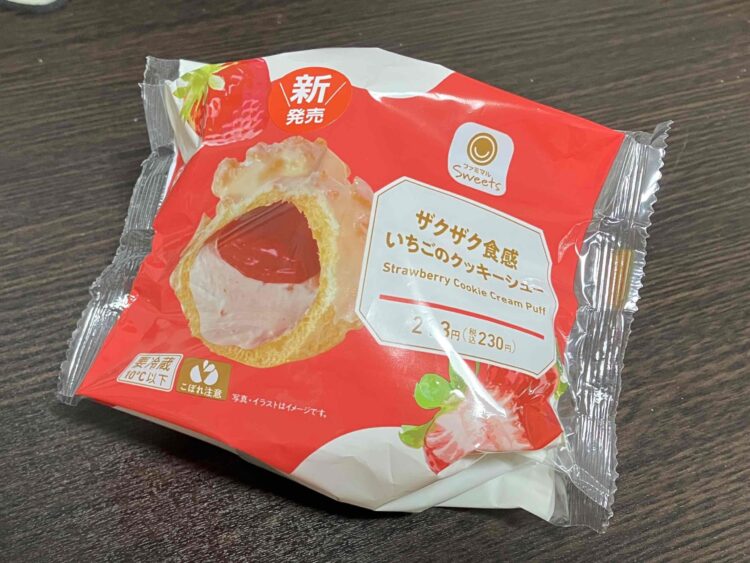 ファミマ「いちごのクッキーシュー」のパッケージ写真