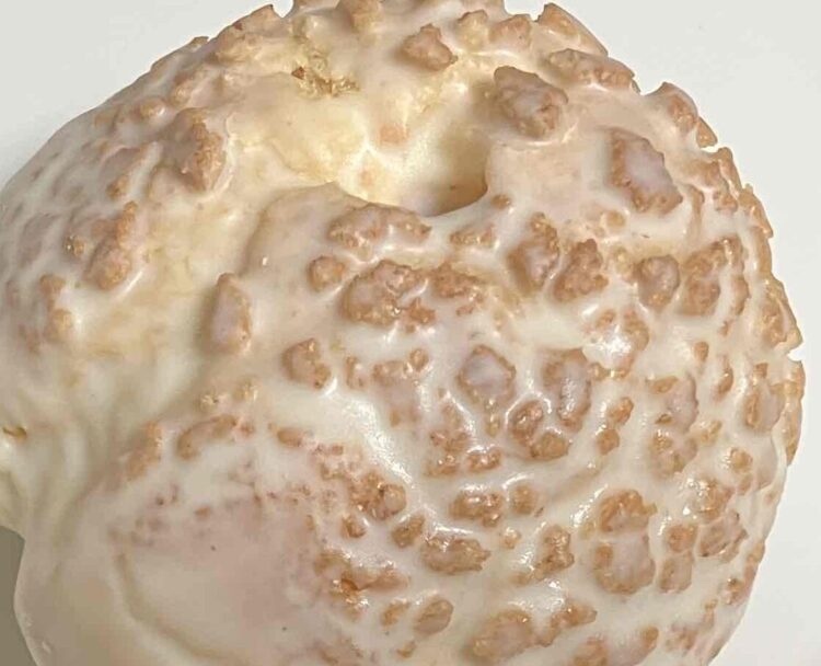 ファミマ「いちごのクッキーシュー」アップ写真