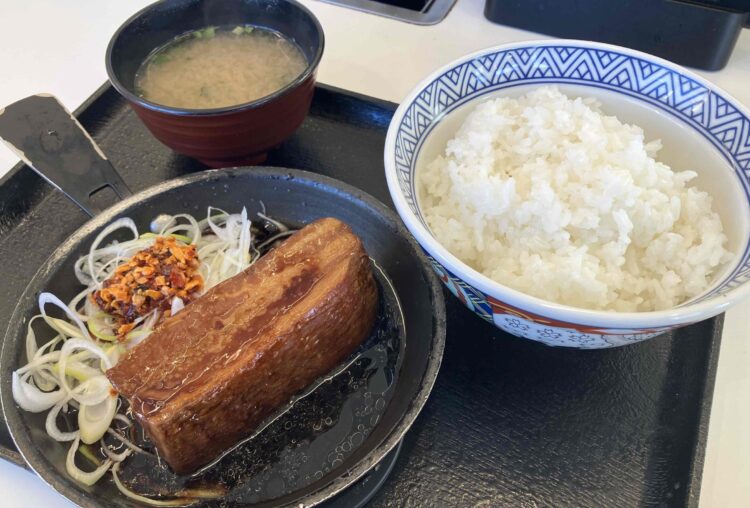 吉野家「厚切り牛角煮定食」全体写真②