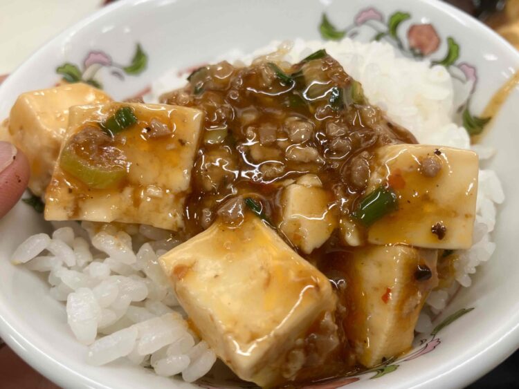 餃子の王将「ライス小に極王麻婆豆腐をかけてみた」写真