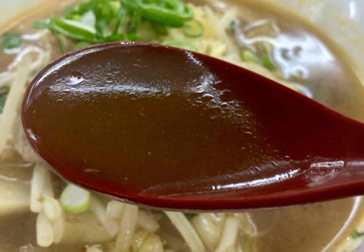 餃子の王将「火鍋湯麺」スープアップ写真