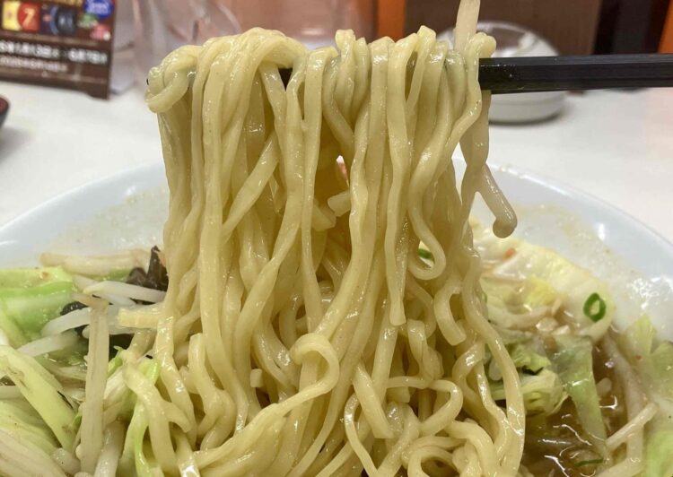 餃子の王将「野菜煮込みラーメン」麺アップ写真