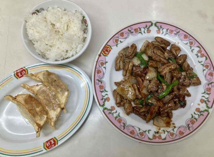 餃子の王将「ホルモンの肉味噌炒めと餃子セット」の全体写真