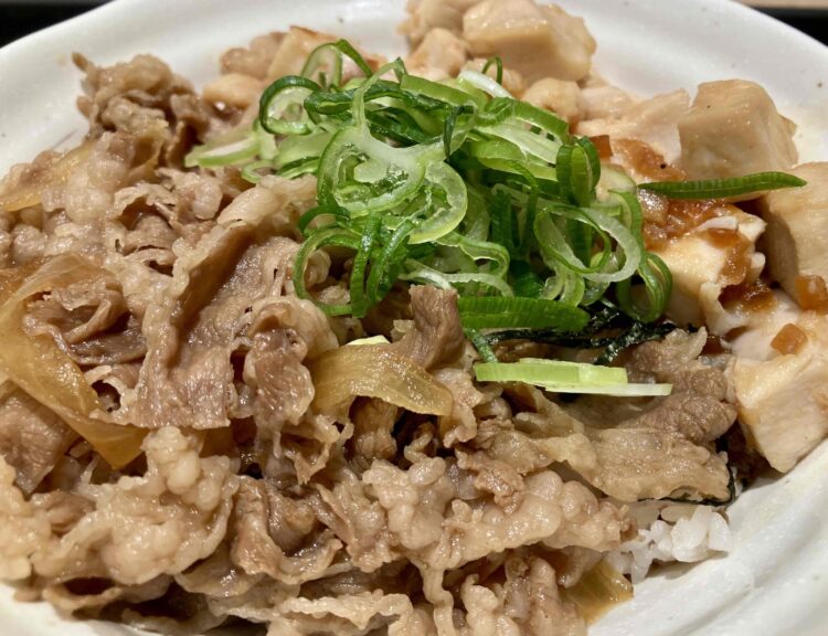 松屋「鶏めしコンボ牛めし」アップ写真