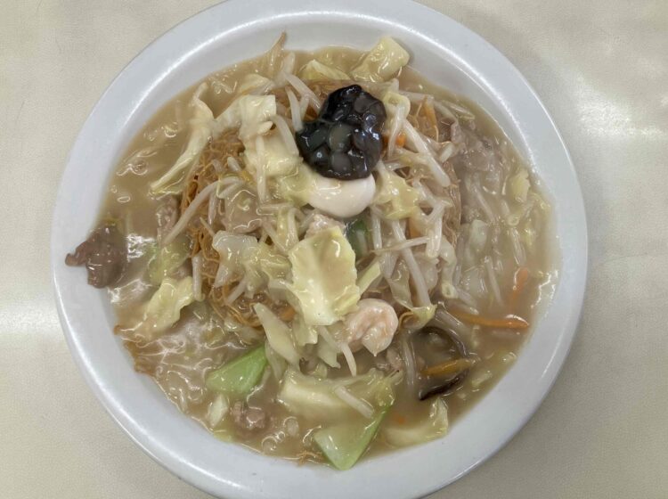 餃子の王将「揚げそば」全体写真