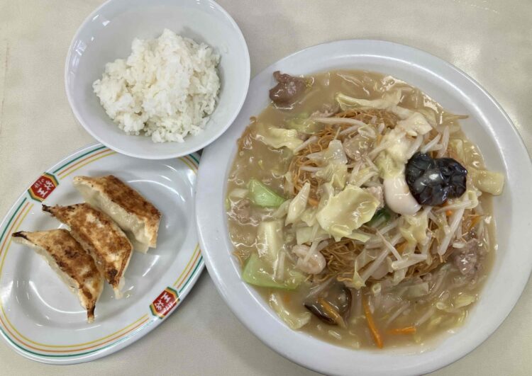 餃子の王将「揚げそば＆餃子セット」全体写真