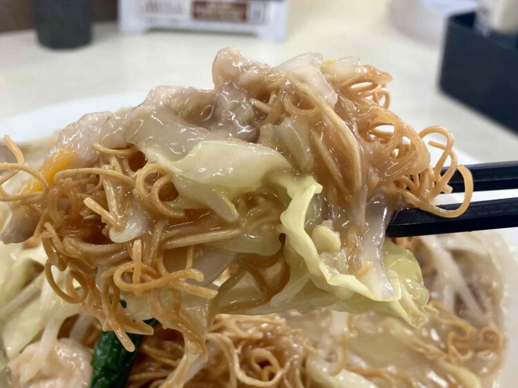 餃子の王将「揚げそば」いただきます写真