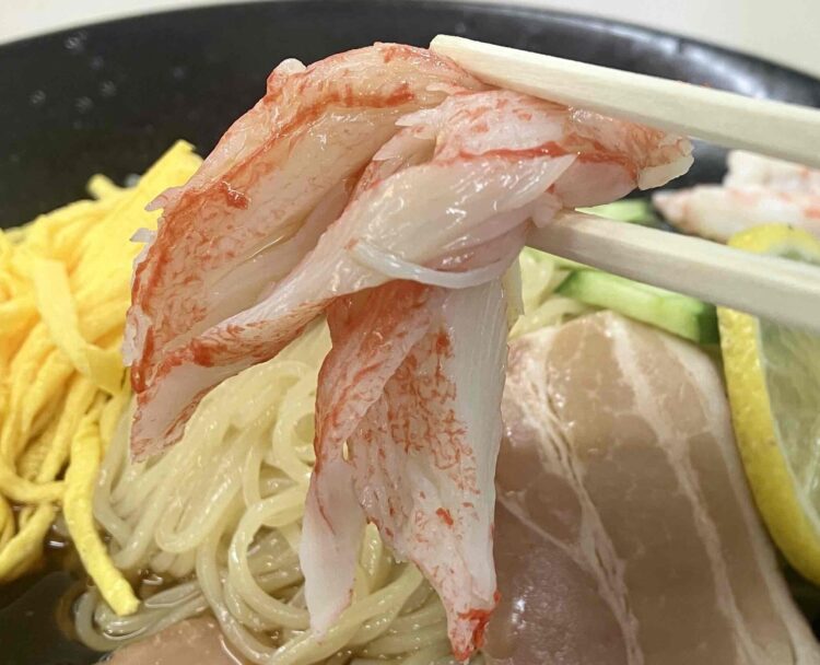 餃子の王将「冷し中華」のかにかまアップ写真