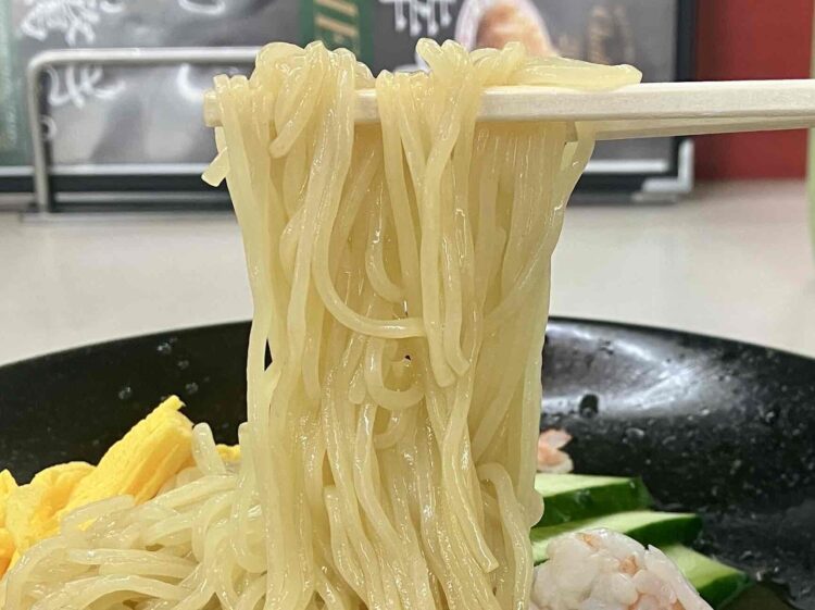餃子の王将「冷し中華」麺アップ写真