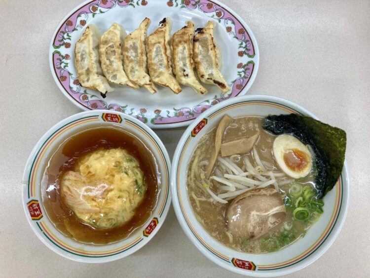 餃子の王将「王将ラーメン・天津飯・餃子セット」全体写真