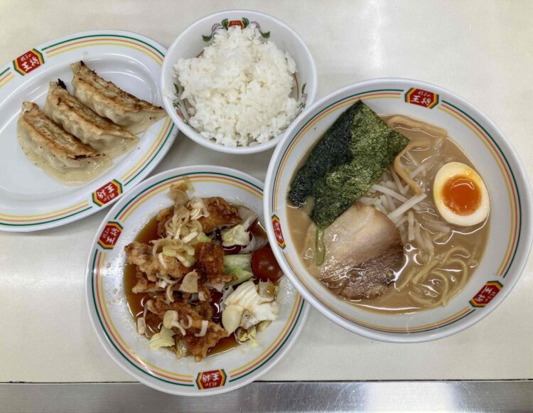 餃子の王将「ラーメン･餃子･油淋鶏セット」の全体写真
