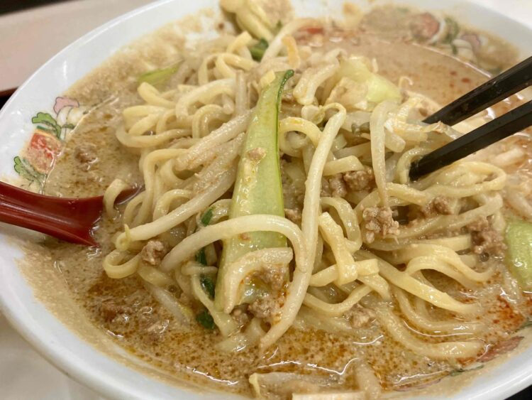 餃子の王将「6月限定担々麺」混ぜ混ぜ写真
