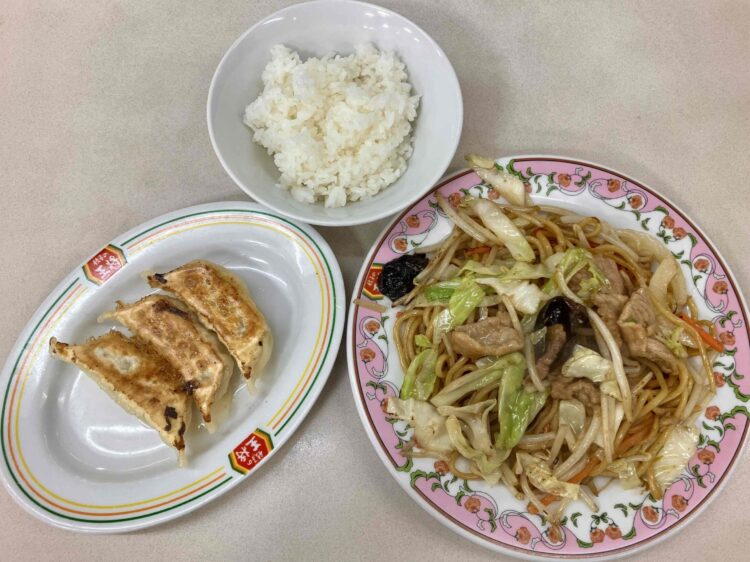 餃子の王将「焼きそば＆餃子セット」全体写真