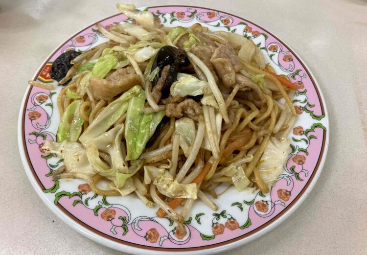 餃子の王将「焼きそば」角度を変えた全体写真