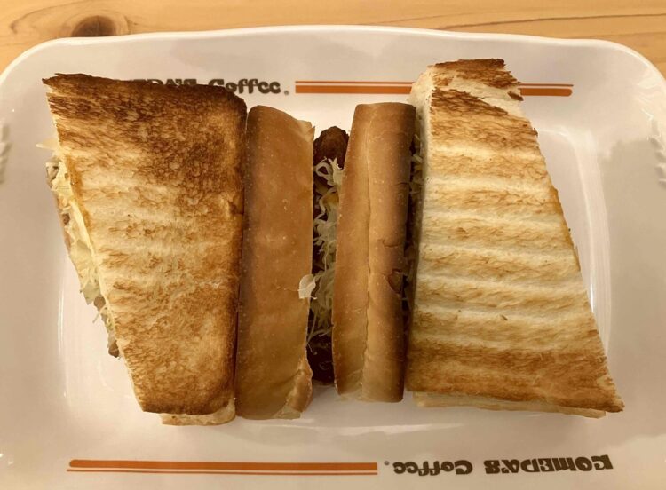 コメダ珈琲「タンドリーチキンホットサンド」の全体写真