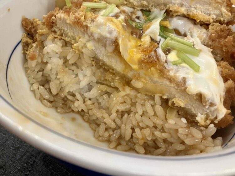 全力飯かつや「カツ丼(梅)」のライス断面