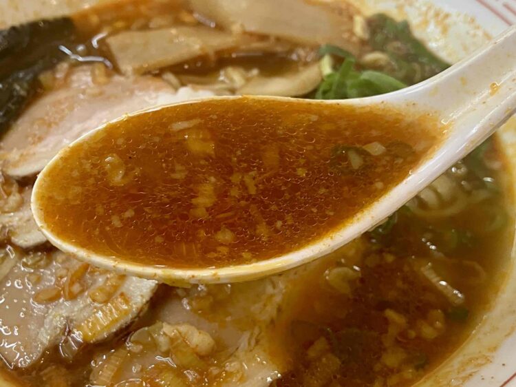 餃子の王将「夏ラーメン」スープアップ写真