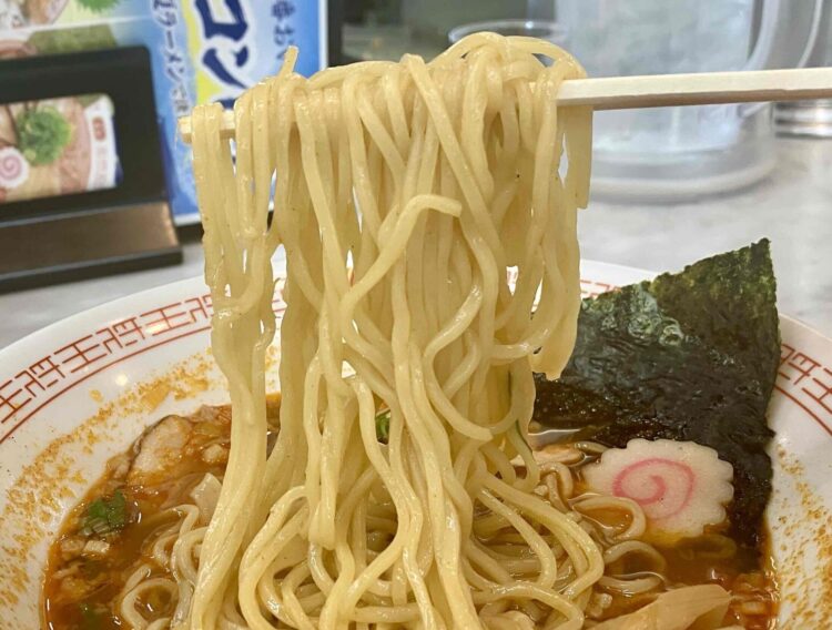 餃子の王将「夏ラーメン」麺アップ写真