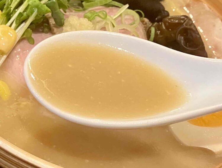 奈良県大和郡山市・春友流「味噌全部のせ」スープ写真