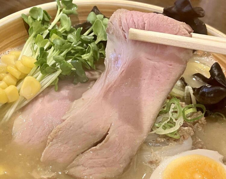 奈良県大和郡山市・春友流「味噌全部のせ」チャーシュー写真