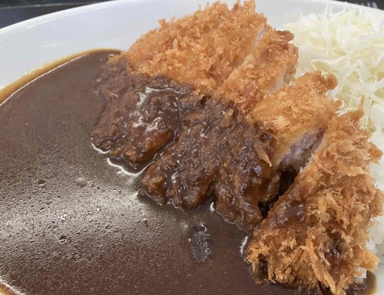 かつやの「カツカレー（梅）」アップ写真