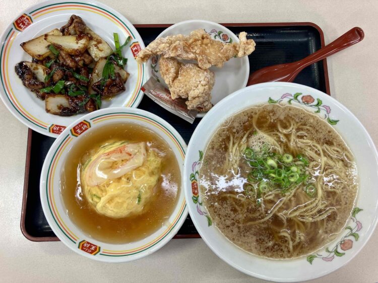 餃子の王将「ランチセット+ホルモンの味噌炒め」全体写真