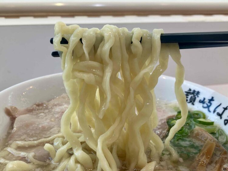 はまんどラーメンの麺アップ写真