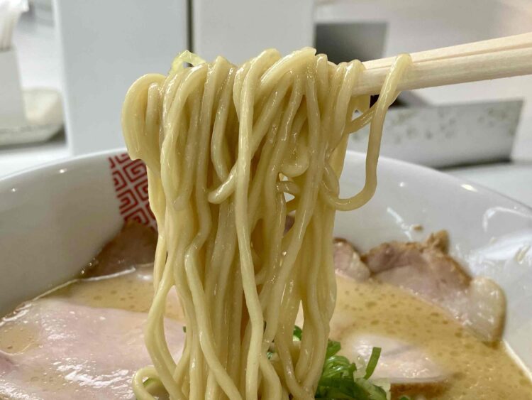 麺屋匠「たくみチャーシュー」の麺アップ写真