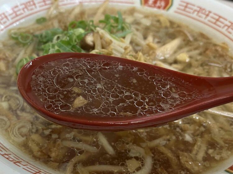 餃子の王将「秋のラーメンセット」スープ写真