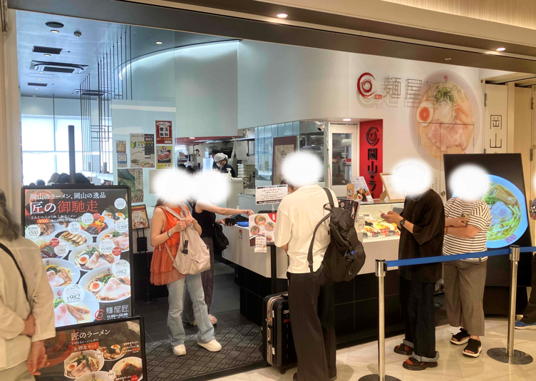 JR岡山駅にある麺屋匠の外観写真